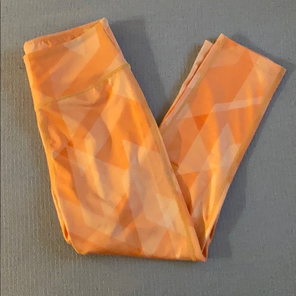Orangetheory Pants - 🔸Orange Theory Geo Print Capri Leggings